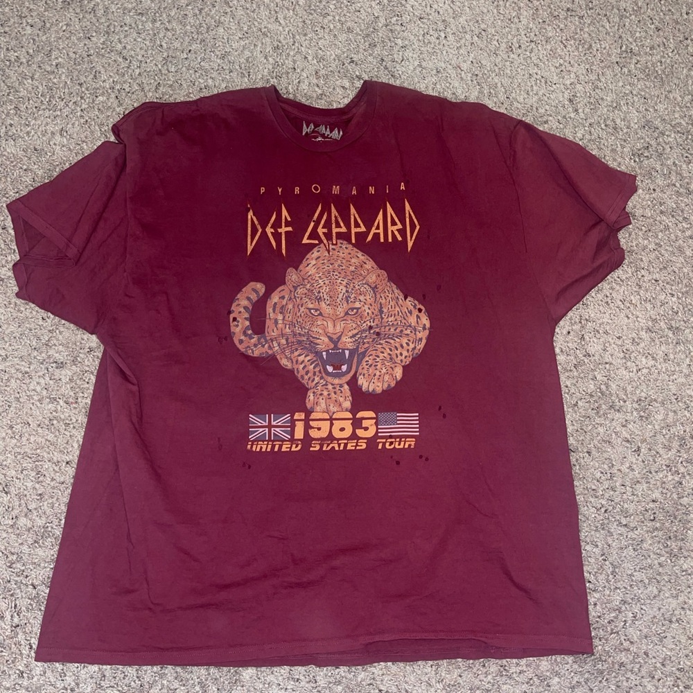 URBAN OUTFITTERS GRAPHIC T SHIRT
